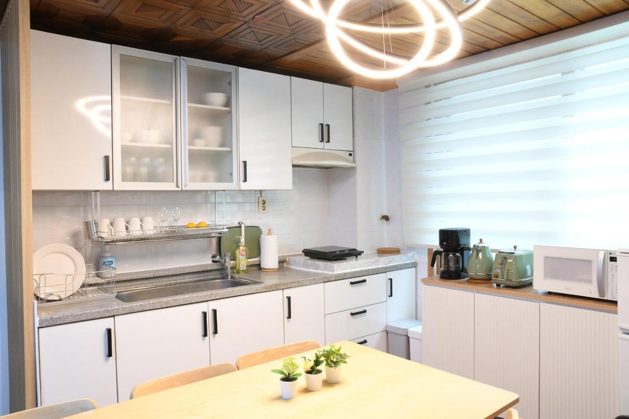 Aiola Cine Hongdae Appartement Seoel Buitenkant foto